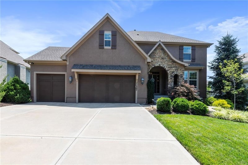 11507 W 165th Ter, Overland Park, KS 66062