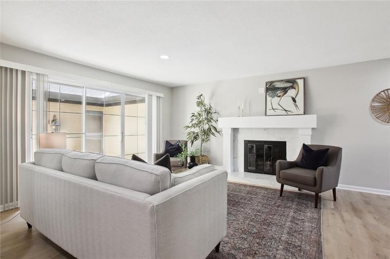 6748 W 108th Ter, Overland Park, KS 66211