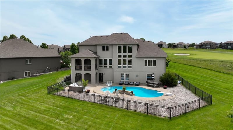 1304 Lakecrest Cir, Raymore, MO 64083