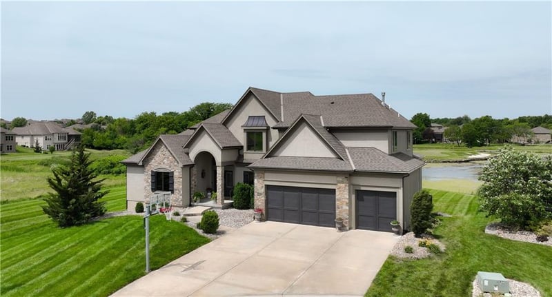 1304 Lakecrest Cir, Raymore, MO 64083