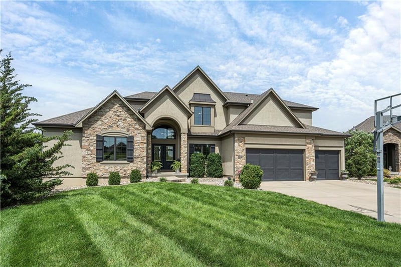 1304 Lakecrest Cir, Raymore, MO 64083