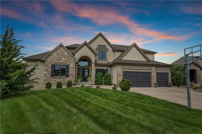 1304 Lakecrest Cir, Raymore, MO 64083
