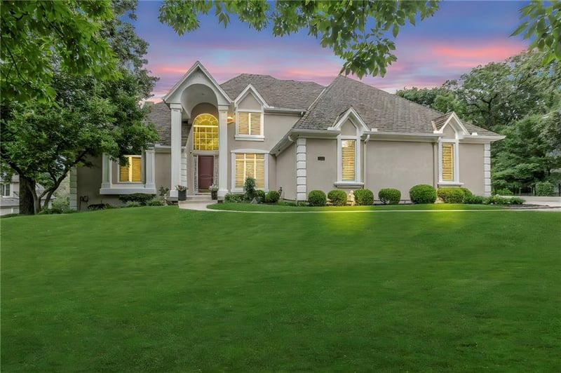 4519 N Mulberry Dr, Kansas City, MO 64116