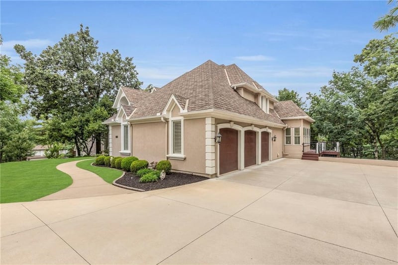 4519 N Mulberry Dr, Kansas City, MO 64116