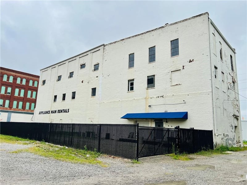 222 4th St, St Joseph, MO 64501