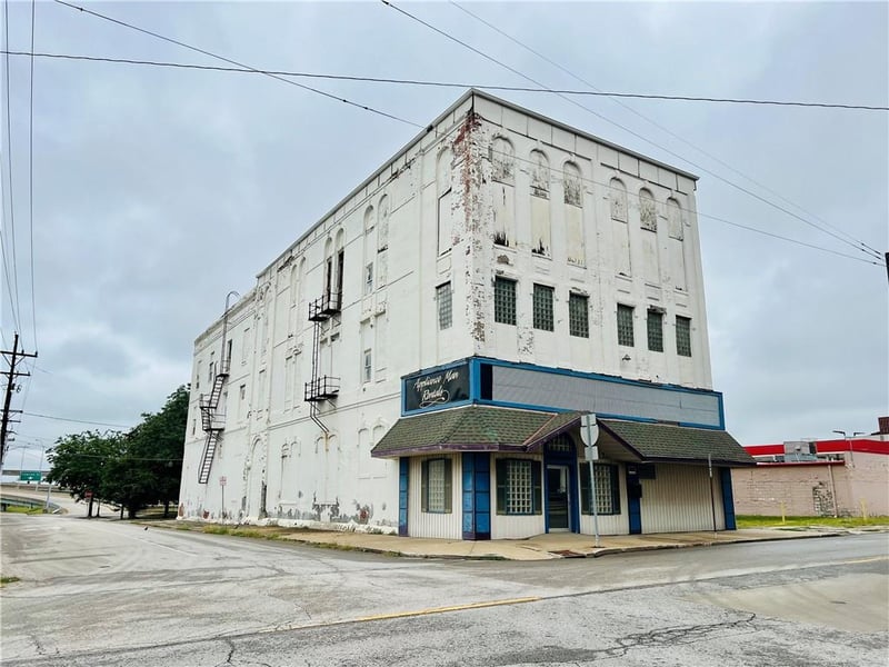 222 4th St, St Joseph, MO 64501