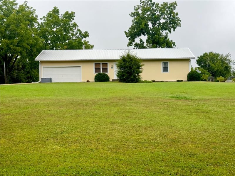 1639 1100p Rd, Creighton, MO 64739
