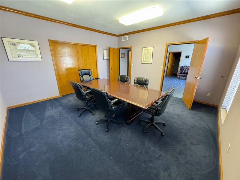 401 W Foxwood Dr, Raymore, MO 64083