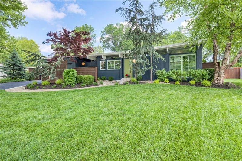 9847 Chadwick Dr, Overland Park, KS 66206