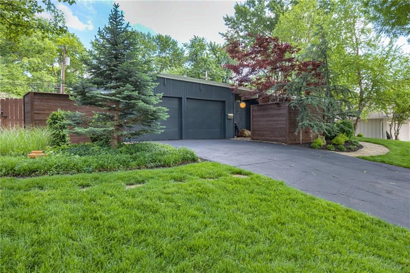 9847 Chadwick Dr, Overland Park, KS 66206