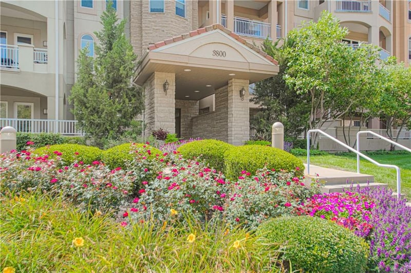 3800 N Mulberry Dr #403, Kansas City, MO 64116