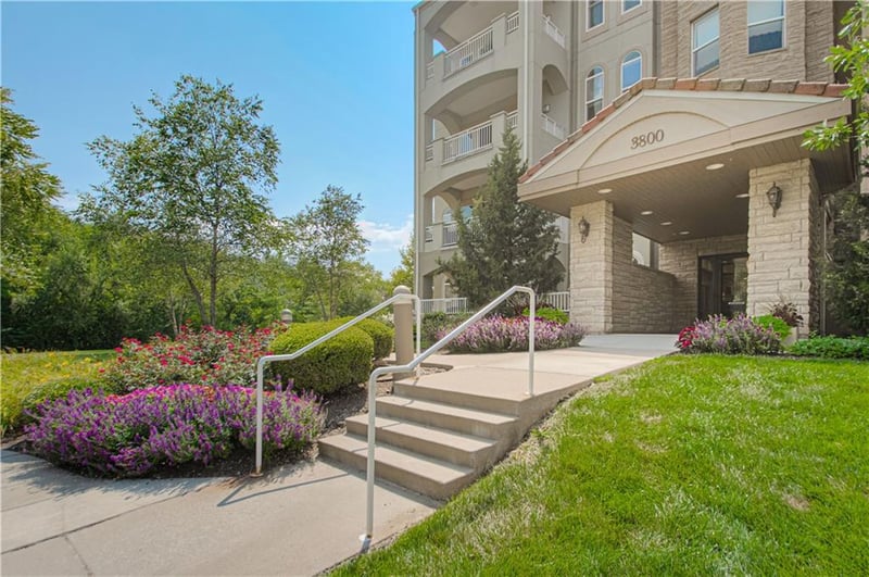 3800 N Mulberry Dr #403, Kansas City, MO 64116