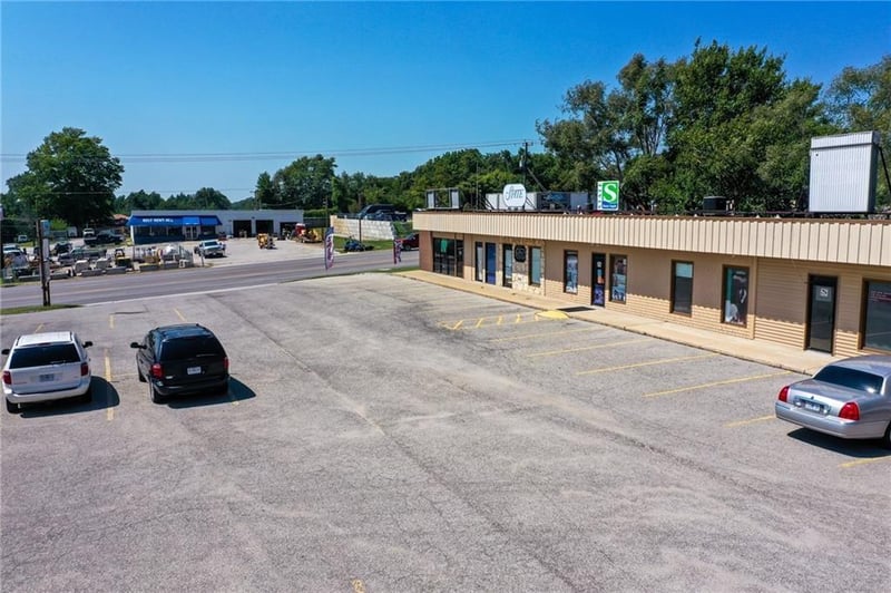 411-425 Belt Hw, St Joseph, MO 64506