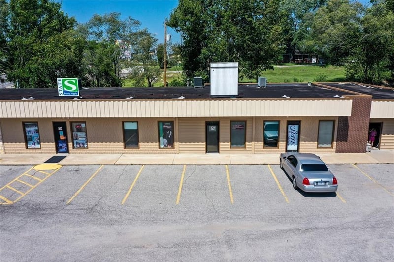411-425 Belt Hw, St Joseph, MO 64506