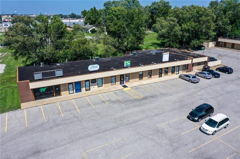 411-425 Belt Hw, St Joseph, MO 64506
