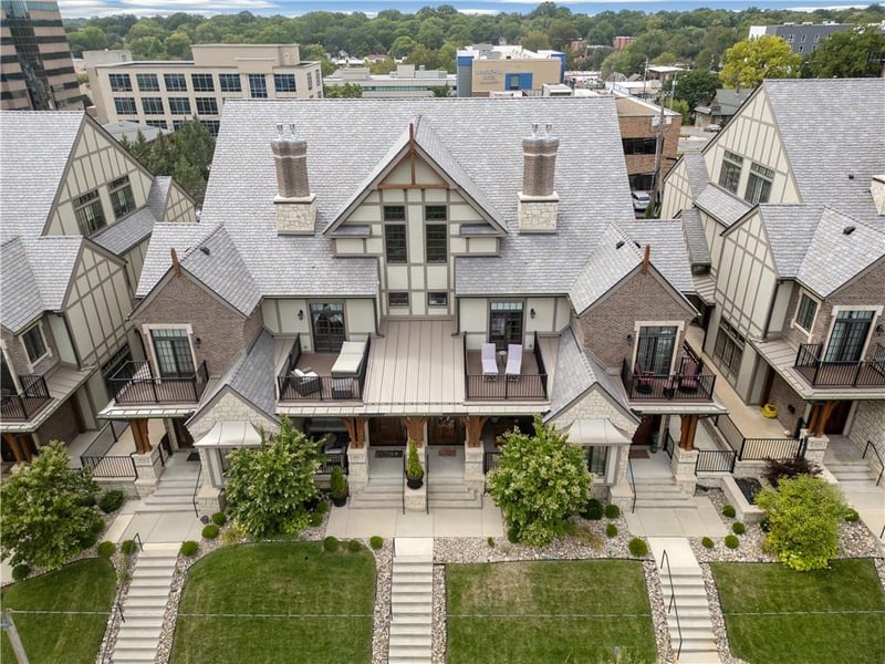4512 Summit St, Kansas City, MO 64111