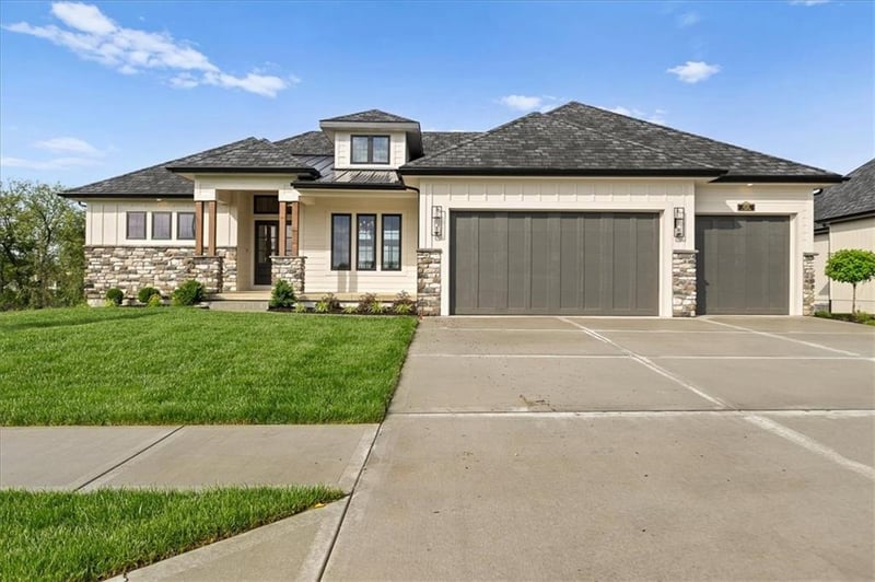 8732 Lewis Ave, Kansas City, MO 64157