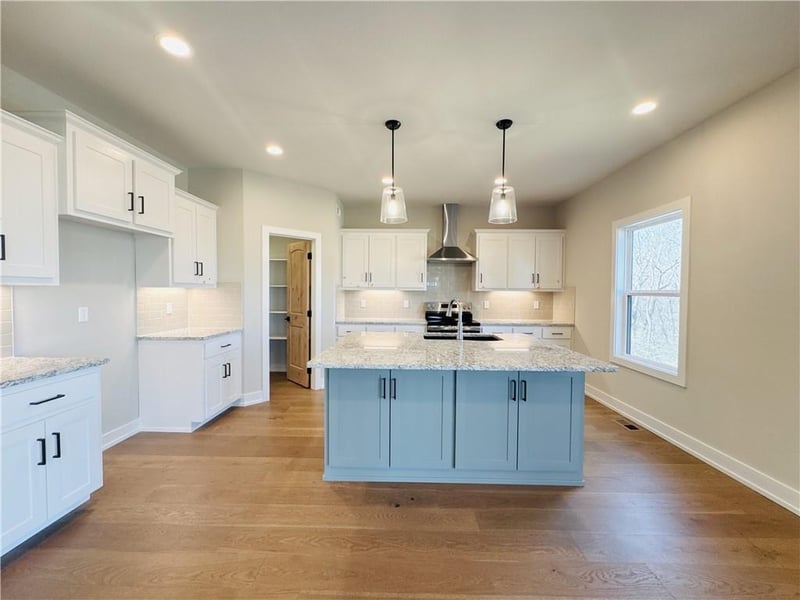 18000 Peach Blossom Dr, Platte City, MO 64079