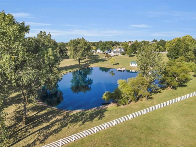9207 State Route 92 Hw, Liberty, MO 64068