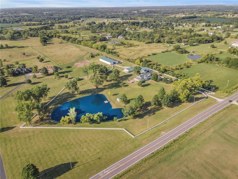 9207 State Route 92 Hw, Liberty, MO 64068