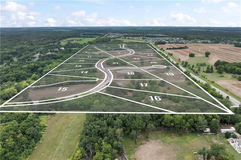 17225 Galloway Dr, Stilwell, KS 66085