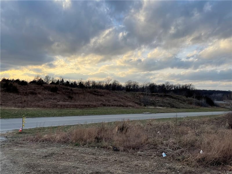 10203 Donahoo Rd, Kansas City, KS 66109