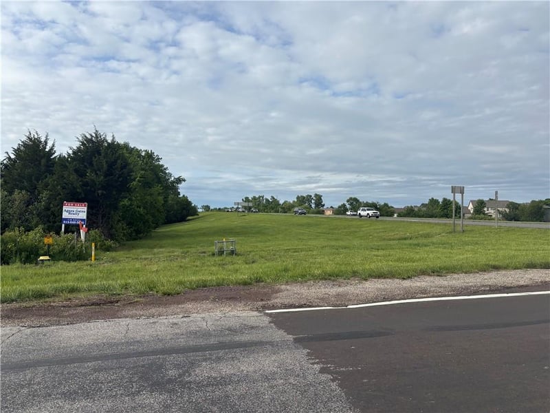 169 Hw, Spring Hill, KS 66083