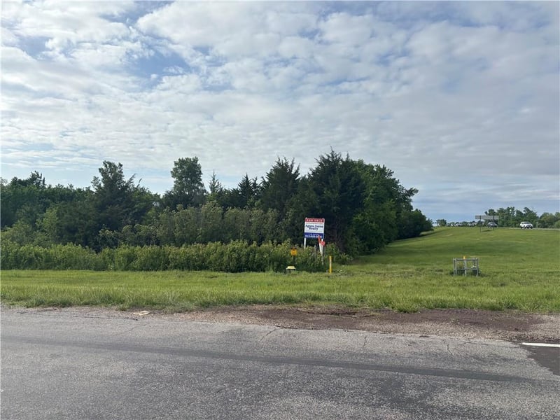 169 Hw, Spring Hill, KS 66083
