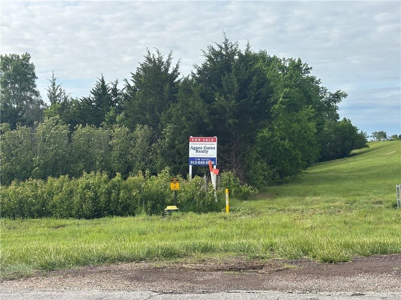 169 Hw, Spring Hill, KS 66083