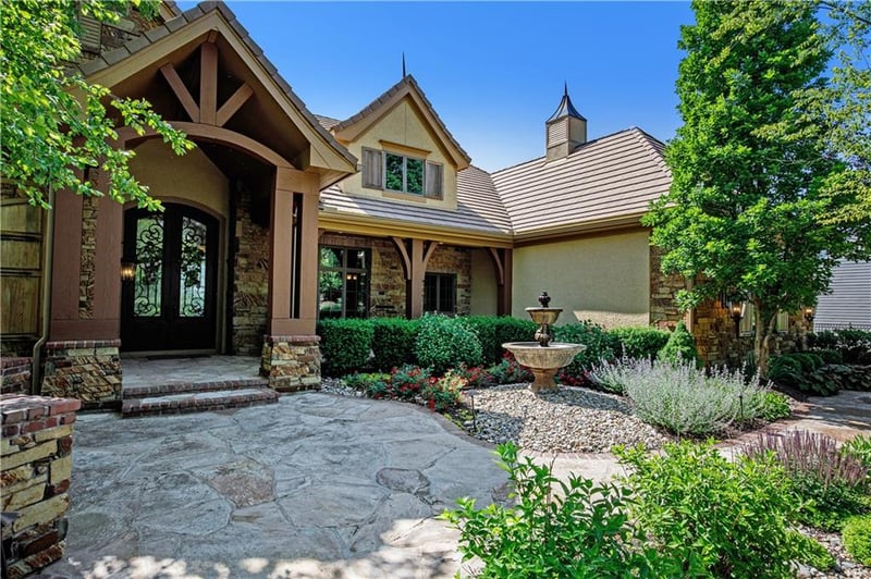 27586 W Highland Cir, Olathe, KS 66061