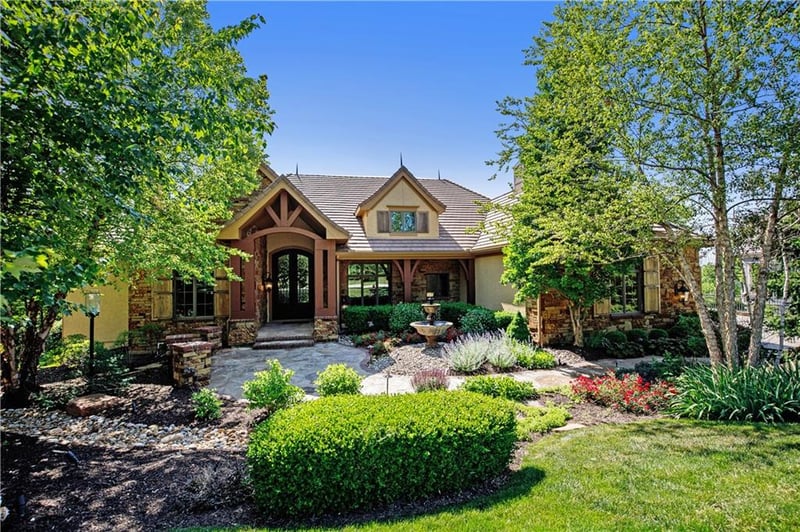 27586 W Highland Cir, Olathe, KS 66061