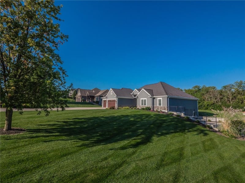 2308 Chamee Dr, Maryville, MO 64468