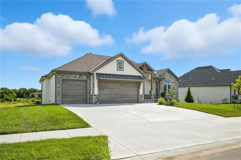 1807 Halls Creek Ave, Raymore, MO 64083