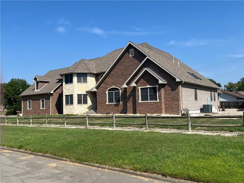 417 9th St, Pittsburg, KS 66762