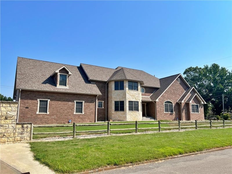 417 9th St, Pittsburg, KS 66762