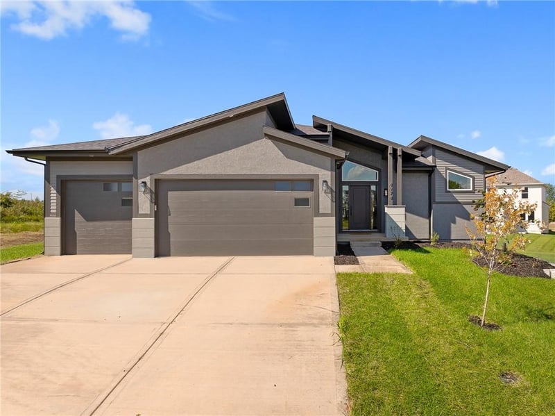 8978 Shady Bend Rd, Lenexa, KS 66227