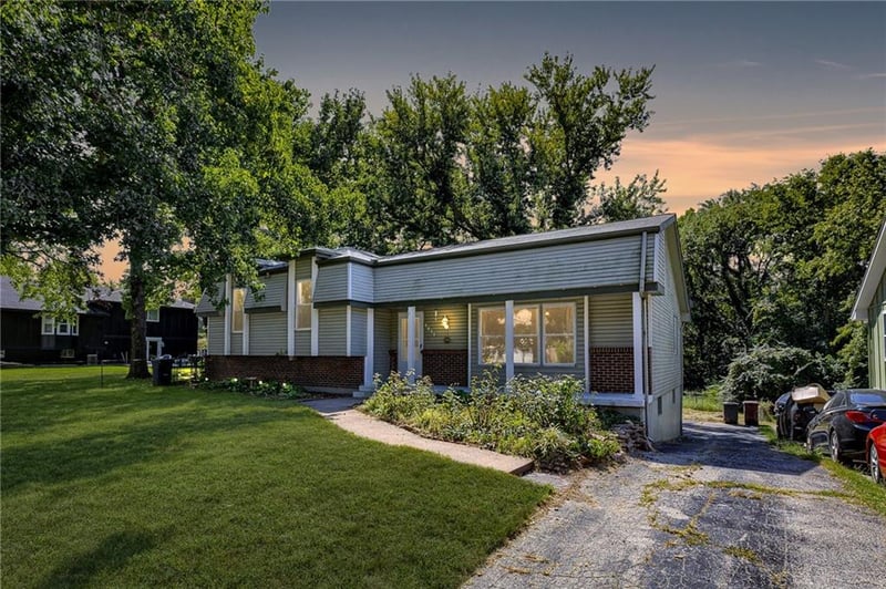 6611 NW 50th St, Riverside, MO 64151