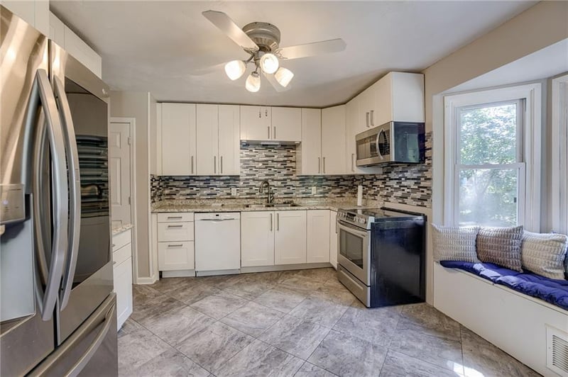 6611 NW 50th St, Riverside, MO 64151