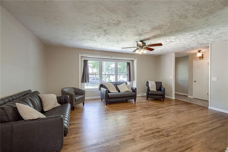 6611 NW 50th St, Riverside, MO 64151