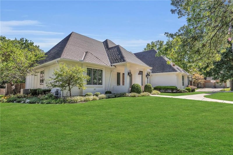 8302 W 98th Ter, Overland Park, KS 66212