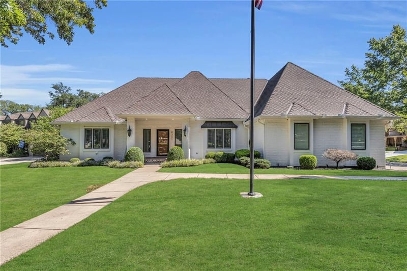 8302 W 98th Ter, Overland Park, KS 66212