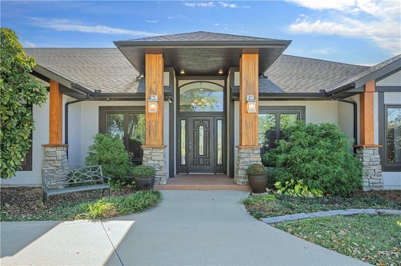 27439 Highland Dr, Louisburg, KS 66053