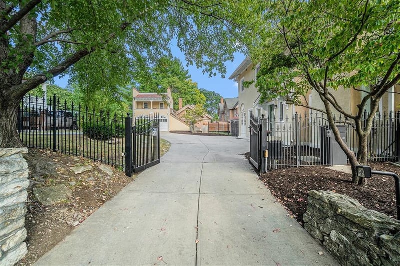 4545 Kenwood Ave, Kansas City, MO 64110