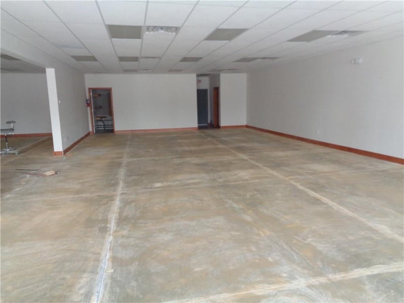 1108 N 7 Hw, Pleasant Hill, MO 64080