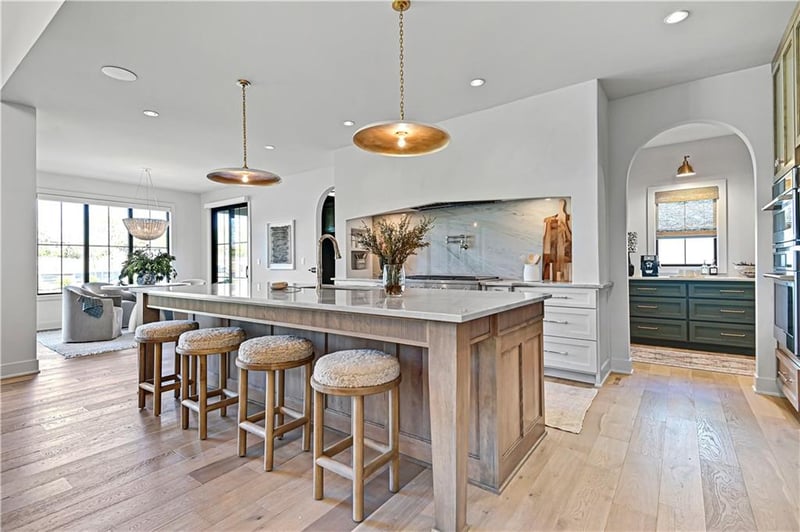 17008 Parkhill St, Overland Park, KS 66221