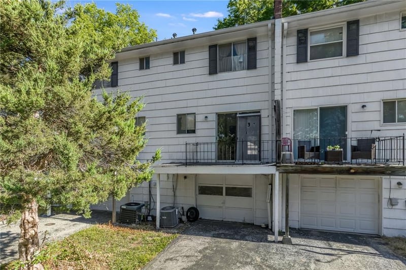8025 E 88th St, Kansas City, MO 64138