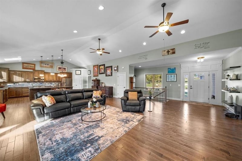 9220 Shorewood Dr, De Soto, KS 66018