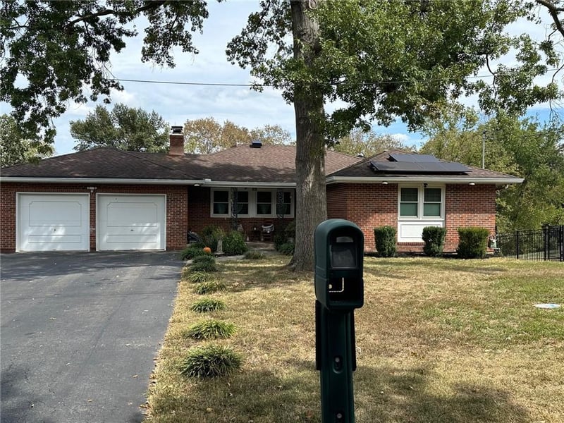 13760 Lookout Dr, Kansas City, MO 64139