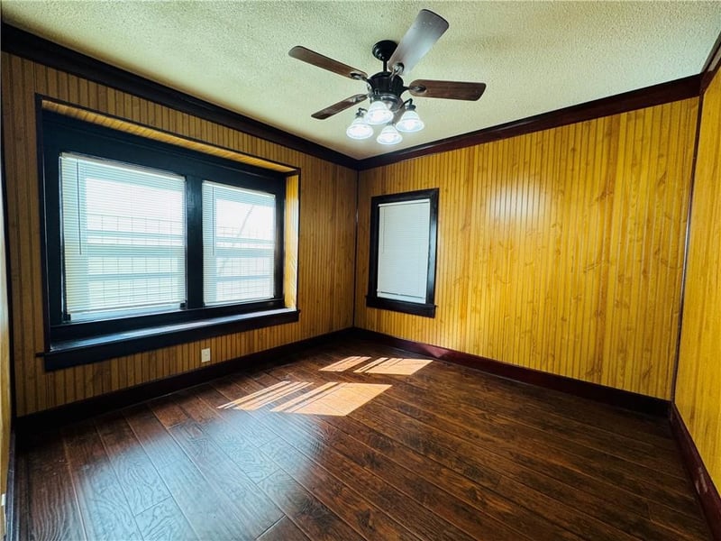 1024 Elmwood Ave, Kansas City, MO 64127