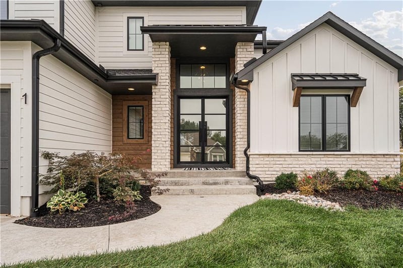 1 Grand Prairie Dr, Lake Winnebago, MO 64034